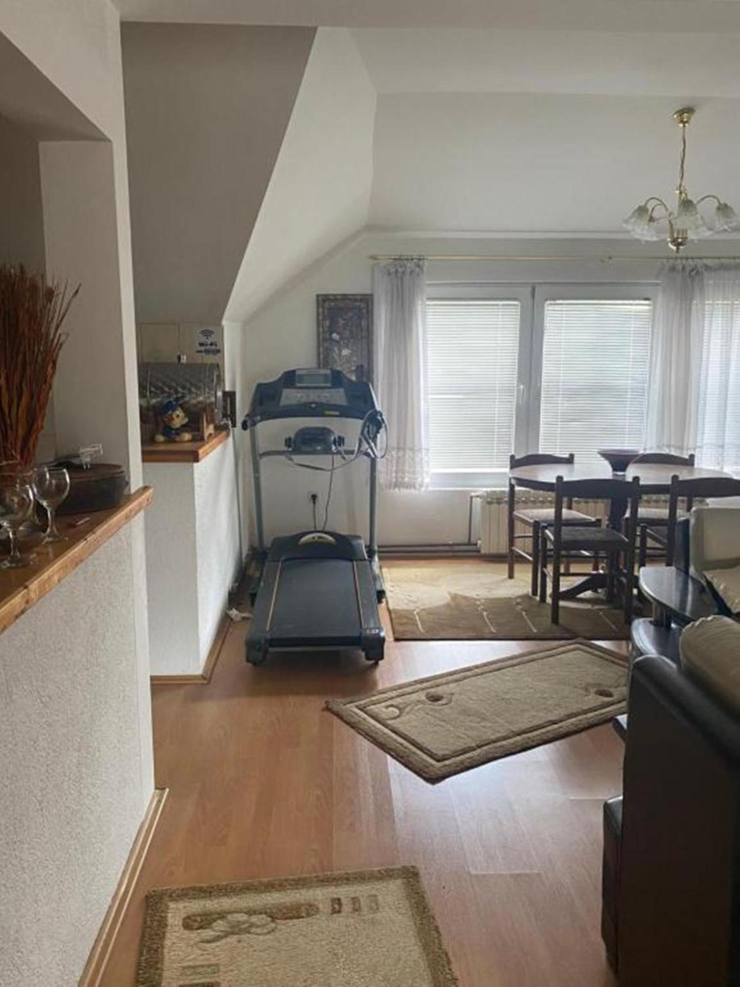 Apartament Adi