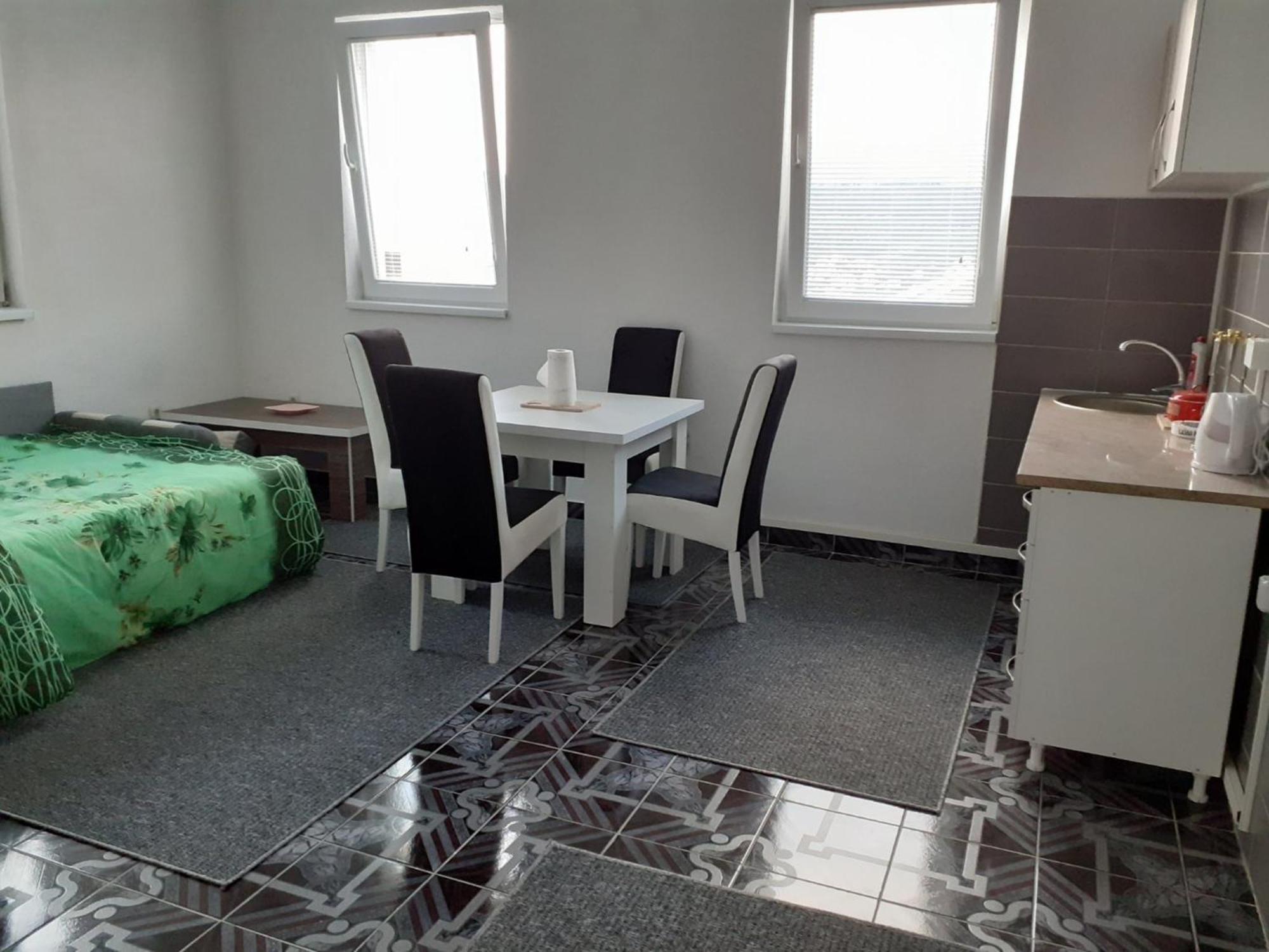 Adi Apartament *